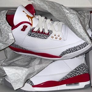 Jordan 3 Retro
Cardinal Red